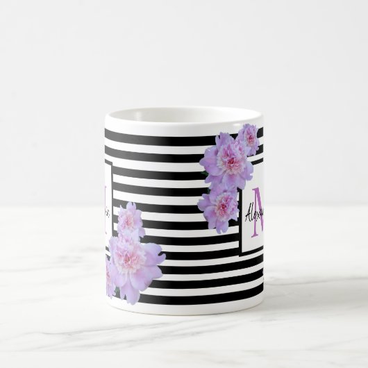 Monogramm Name Rosa Blume Schwarzer Streifen Kaffeetasse (Mittel)