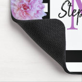 Monogramm Name Rosa Blume Schwarzer Streifen Lila Mousepad (Ecke)
