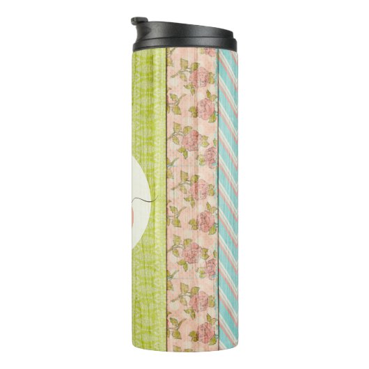 Monogramm Name Shabby-Rose auf rustikale Hütte Thermosbecher (Nach rechts gedreht)