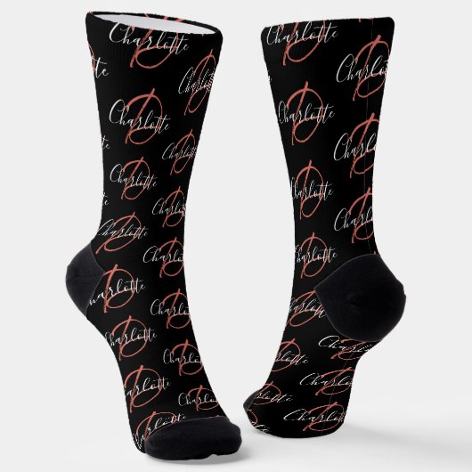 Monogramm Name und erste Schwarz-weiße Koralle Socken (Gewinkelt)