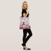 Monogramm Name Valentinherzen Blütenfarbe Tasche (Am Model)