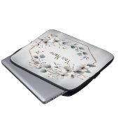 Monogramm Name Wasserfarbe Weißer Blume Goldener R Laptopschutzhülle (Vorne Knopf)