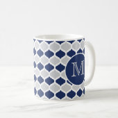 Monogramm Navy Blue und Grau Quatrefolie Kaffeetasse (VorderseiteRechts)