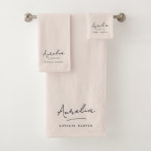 Monogramm Neutral Modern Minimal Stylish Blush Pin Badhandtuch Set (Insitu)