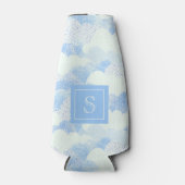 Monogramm niedlich Pastel Blue Rain Clouds Flaschenkühler (Vorderseite)
