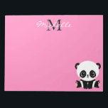 Monogramm Niedliches Sitzen Panda Personalisiert r Notizblock<br><div class="desc">Monogram Niedlich Sitting Panda Personalisiert Pink Notepads verfügt über einen niedlichen Panda Bären auf dem Boden auf einem rosa Hintergrund. Personalisieren Sie Ihre Monografie und Ihren Namen,  indem Sie den Text in den dafür vorgesehenen Textfeldern bearbeiten. Entworfen von ©Evco Studio www.zazzle.com/store/evcostudio</div>