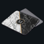 Monogramm Notebook-Sieb Schwarz-weißer Marmorstein Laptopschutzhülle<br><div class="desc">Trendy Black & White Marmorstein - Fügen Sie Ihren Buchstaben / Jahr - Alter / Zahl / Mehr. Design von MIGNED</div>
