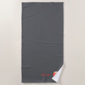 Monogramm orangefarbener Brief P graues Strandtuch (Vorderseite)