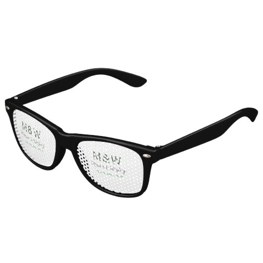 Monogramm Paar graugrüne moderne romantische Datum Partybrille (Schrägansicht)