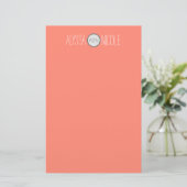 Monogramm personalisiert Coral White Name Briefpapier (Stehend Vorderseite)
