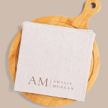Monogramm Personalisiert rosa Initial und Name<br><div class="desc">Fügen Sie Ihrem Bad oder Strandtag eine Touch Eleganz mit unserem Personalisierten Pastel Pink Handtuch Minimalistisch Monogram hinzu. Dieses luxuriöse Handtuch mit einem weichen pastellrosa Hintergrund ist mit einem eleganten Monogramm-Vorgeschmack geschmückt und Ihr individuelle Name in einem modernen Schriftart. Dieses Handtuch ist perfekt für den täglichen Gebrauch, für Sportsendungen oder...</div>
