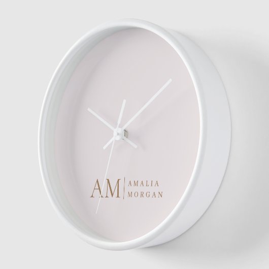 Monogramm Personalisiert rosa Initial und Name Uhr (Winkel)