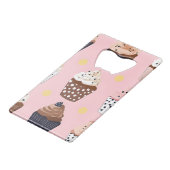 Monogramm Personalisierter Niedlicher Süßkuchen Geldbeutel Flaschenöffner (Rückseite Schrägansicht)