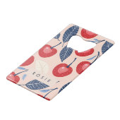 Monogramm-Personalisiertes Cherry-Leaf-Muster Geldbeutel Flaschenöffner (Vorderseite Schrägansicht)