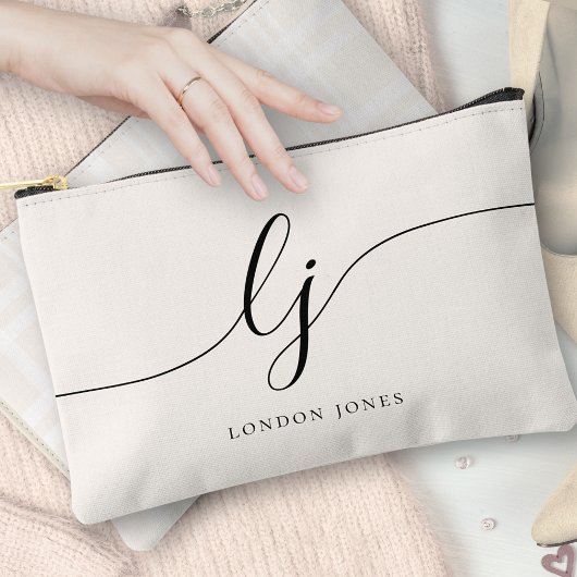 Monogramm Personalisiertes Skript Anfangsname Kari Zubehörtasche