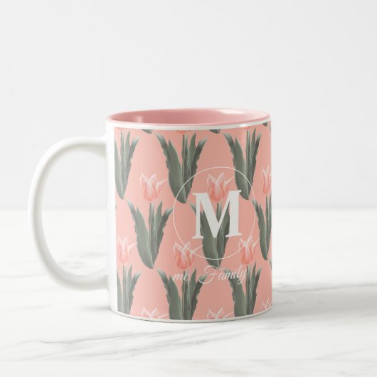 Monogramm-Pfirsichfarben mit elegantem Familiennam Zweifarbige Tasse (Links)