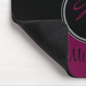 Monogramm-Pflaumen-Schwarz-weißer Damast Mousepad (Ecke)