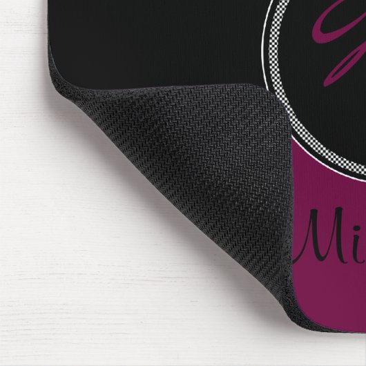 Monogramm-Pflaumen-Schwarz-weißer Damast Mousepad (Ecke)