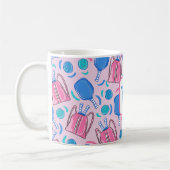 Monogramm-Pickleball-Schläger und -Bälle Rosa Prep Kaffeetasse (Links)