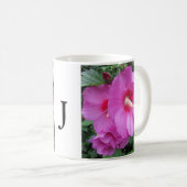 Monogramm Pink Floral Fotografie Kaffeetasse (VorderseiteRechts)