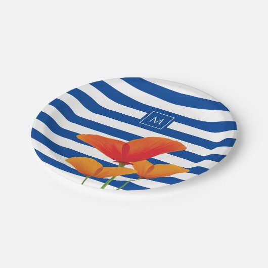 Monogramm Poppy Chic Blue Streifen Pappteller (Schrägansicht)
