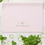 Monogramm Rosa | Elegantes Gold Minimalistisch Geschirrtuch<br><div class="desc">Ein einfaches,  individuelles Monogramm-Design in einer modernen,  goldfarbenen Typografie auf elegantem pastellfarbenem Rosa Hintergrund. Die Monogramm-Initialen und der Name können zusammen mit der Feature-Zeile leicht personalisiert werden,  um ein Design so einzigartig wie Sie sind zu machen! Das perfekte Geschenk oder Accessoire für jeden Anlass.</div>