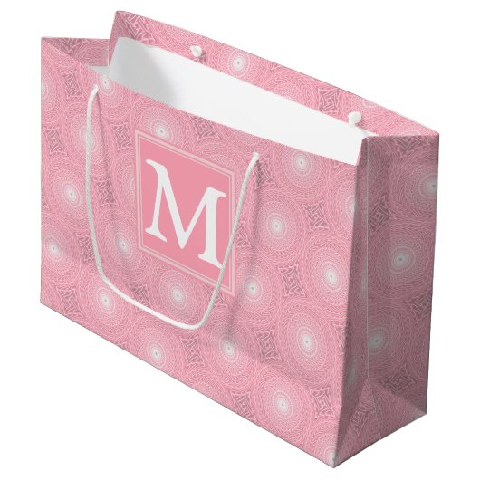 Monogramm-Rosa-Kreismuster Große Geschenktüte (Vorderseite Schrägansicht)