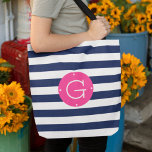 Monogramm Rosa und Marinestreifen Tasche<br><div class="desc">Personalisieren Sie diese schicke marineblau-blau-weiß gestreifte Tasche mit Ihrem Single erste Monogramm auf einem hellen und farbenfrohen magentafarbenen rosa Kreis Abzeichen.</div>