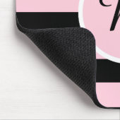 Monogramm Rosa und Schwarz Streifen Mousepad (Ecke)