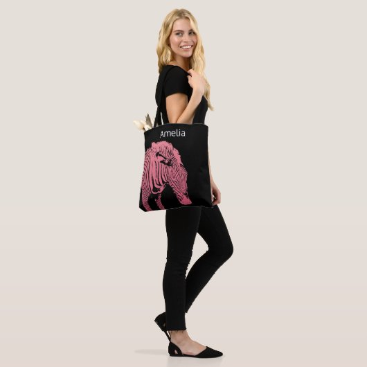 Monogramm Rosa und schwarz Zebra Tasche (Am Model)