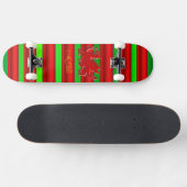 Monogramm, Roter Drache auf grünem Metalleffekt Skateboard (Horizontal)