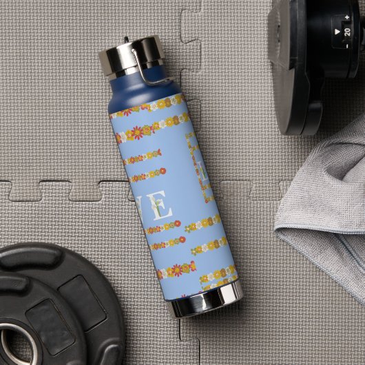 Monogramm Rustic Daisy Floral Liebe Blue Water Bot Trinkflasche (Fitnessstudio)