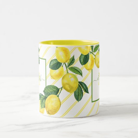 Monogramm rustikale Lemonen Aquarellstreifen Zweifarbige Tasse (Mittel)