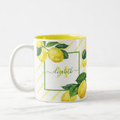 Monogramm rustikale Lemonen Aquarellstreifen Zweifarbige Tasse (Links)
