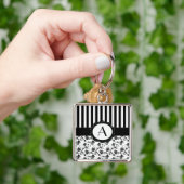 Monogramm-Schlüsselanhänger mit schwarzem und weiß Schlüsselanhänger (Hand)
