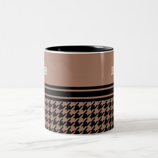 Monogramm schwarz-braun-Hahnentrittmuster Zweifarbige Tasse (Mittel)