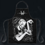 Monogramm Schwarz-Mehrdruck-Schürze Schürze<br><div class="desc">Zauber abgießen? Liebe alles witzig? Diese schwarze Schürze hat eine phantastische Chalkboard-Grafik. Text sagt Cookin 'Etwas sehr Besonderes. Fügen Sie Monogramm Initial und Name mit Wirbel für eine große personalisierte Schürze sicher,  um jede Hexe,  Heide,  Druide,  wiccan und mehr gefallen.</div>