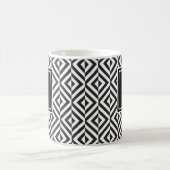Monogramm Schwarz-Weiß-Diamantmuster Kaffeetasse (Mittel)