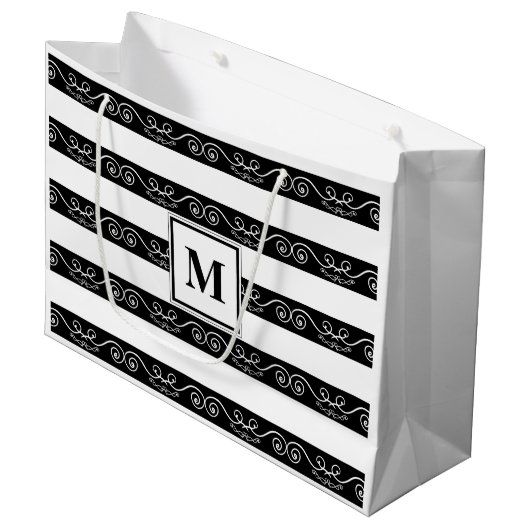 Monogramm Schwarz-weiß gestreiftes Design Große Geschenktüte (Vorderseite Schrägansicht)