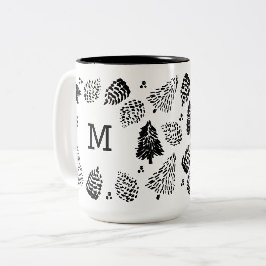 Monogramm Schwarz-Weiß-Pinecone und Pine-Tree Zweifarbige Tasse (Vorderseite Links)