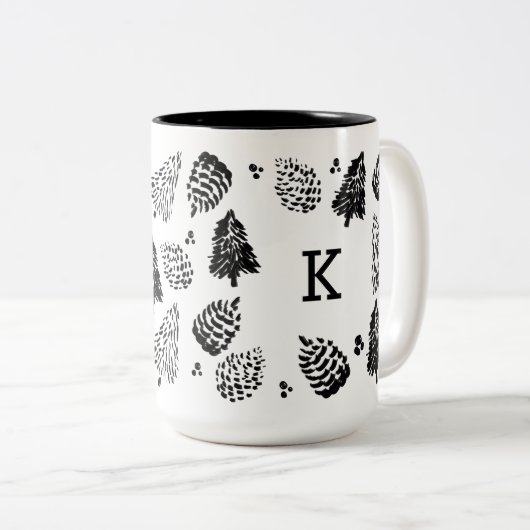 Monogramm Schwarz-Weiß-Pinecone und Pine-Tree Zweifarbige Tasse (VorderseiteRechts)