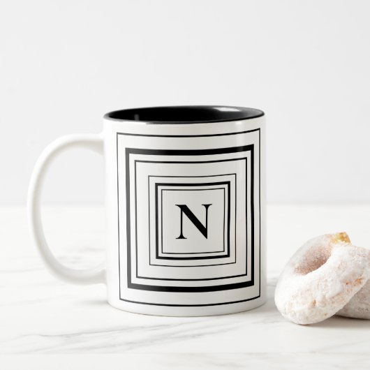 Monogramm Schwarz-Weiß-Quadrat Zweifarbige Tasse (Mit Donut)
