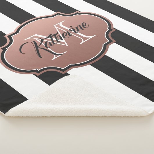 Monogramm Schwarz-Weiß-Streifen Sherpadecke (3/4)