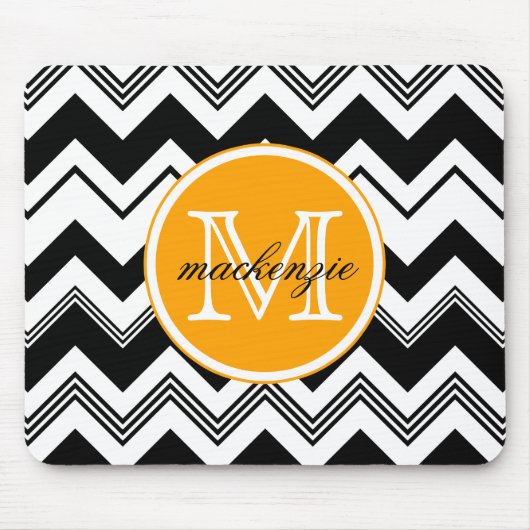Monogramm-Schwarz-weißes Zickzack Namensmuster Mousepad (Vorne)
