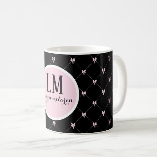 Monogramm Schwarze und rosa Schleife Schrift Kaffeetasse (VorderseiteRechts)