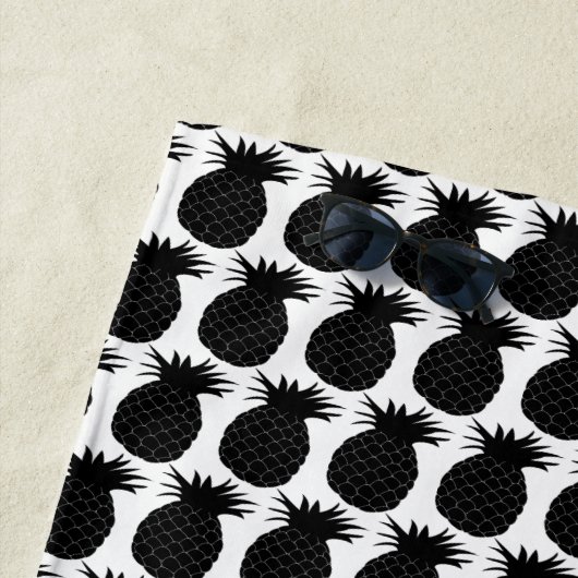 Monogramm Schwarze und Weiße Ananas Strandtuch (Beispiel)