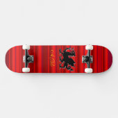 Monogramm, Schwarzer Drache auf rot-metallischem E Skateboard (Horizontal)