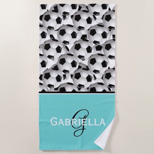 Monogramm-schwarzes Fußball-Muster Strandtuch (Vorderseite)