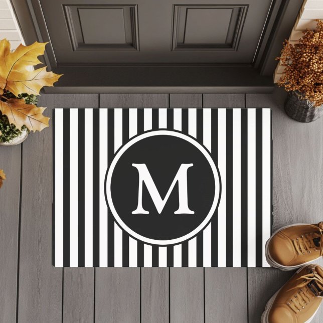 Monogramm Schwarzweiß-Streifen Fußmatte (Classic Black And White Stripes Monogram Doormat)