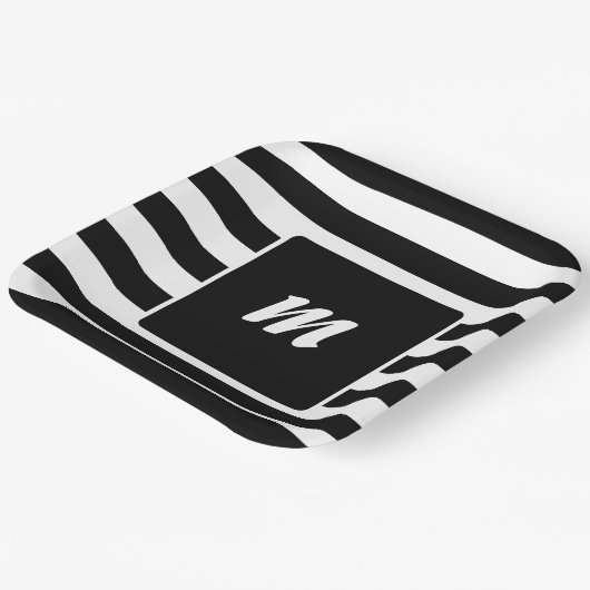 Monogramm Schwarzweiß-Streifen Pappteller (Gewinkelt)